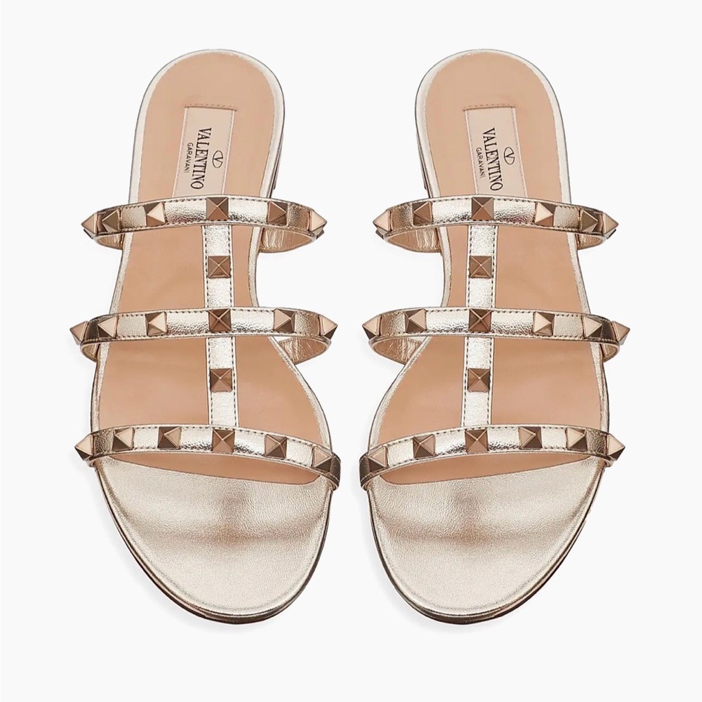 Valentino Garavani Rockstud Flat Metallic Nappa Slide Sandals in “skin”